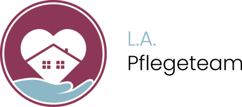 Eine blaue Hand in einem Lila Kreis trägt ein weißes Herzförmiges Haus. Rechts neben dem Kreis steht der Schriftzug L.A. Pflegeteam.